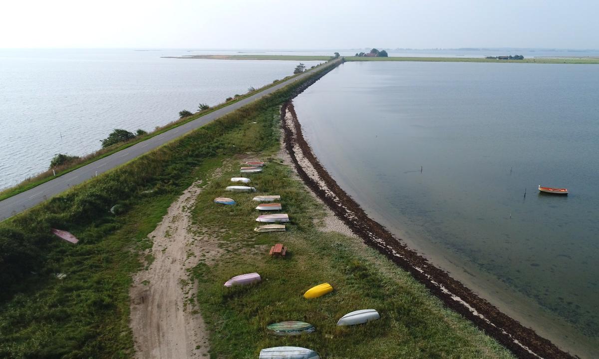 Dæmningen mellem Alrø og fastlandet