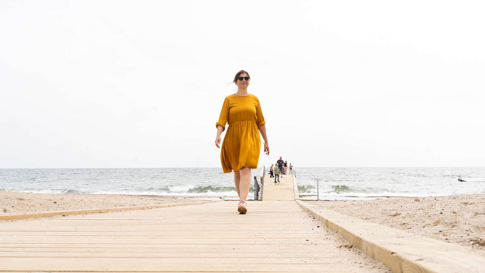 Træbadebro ved storstranden i Juelsminde