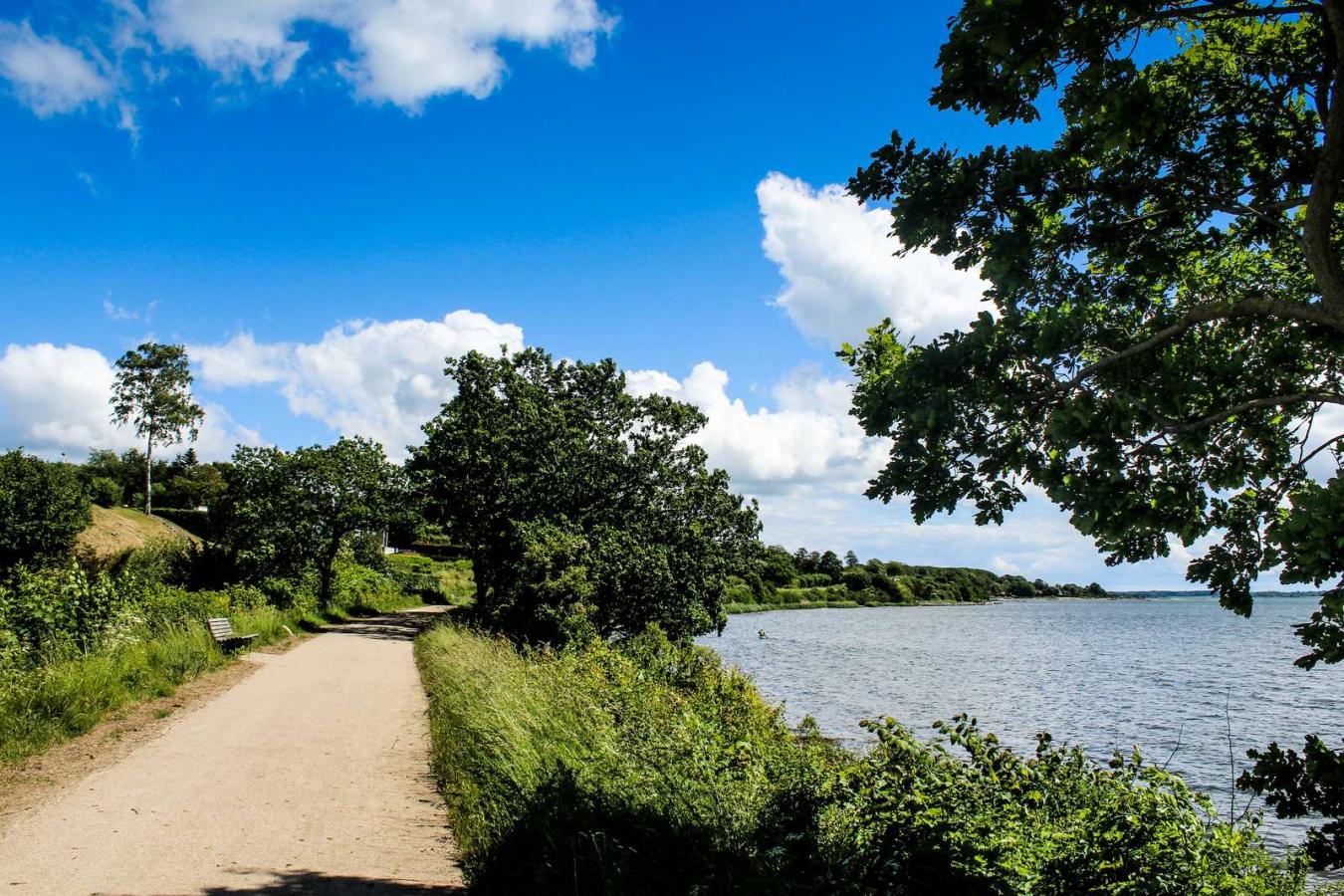 Banestien i Horsens langs Horsens Fjord. Udsigt over vandet.