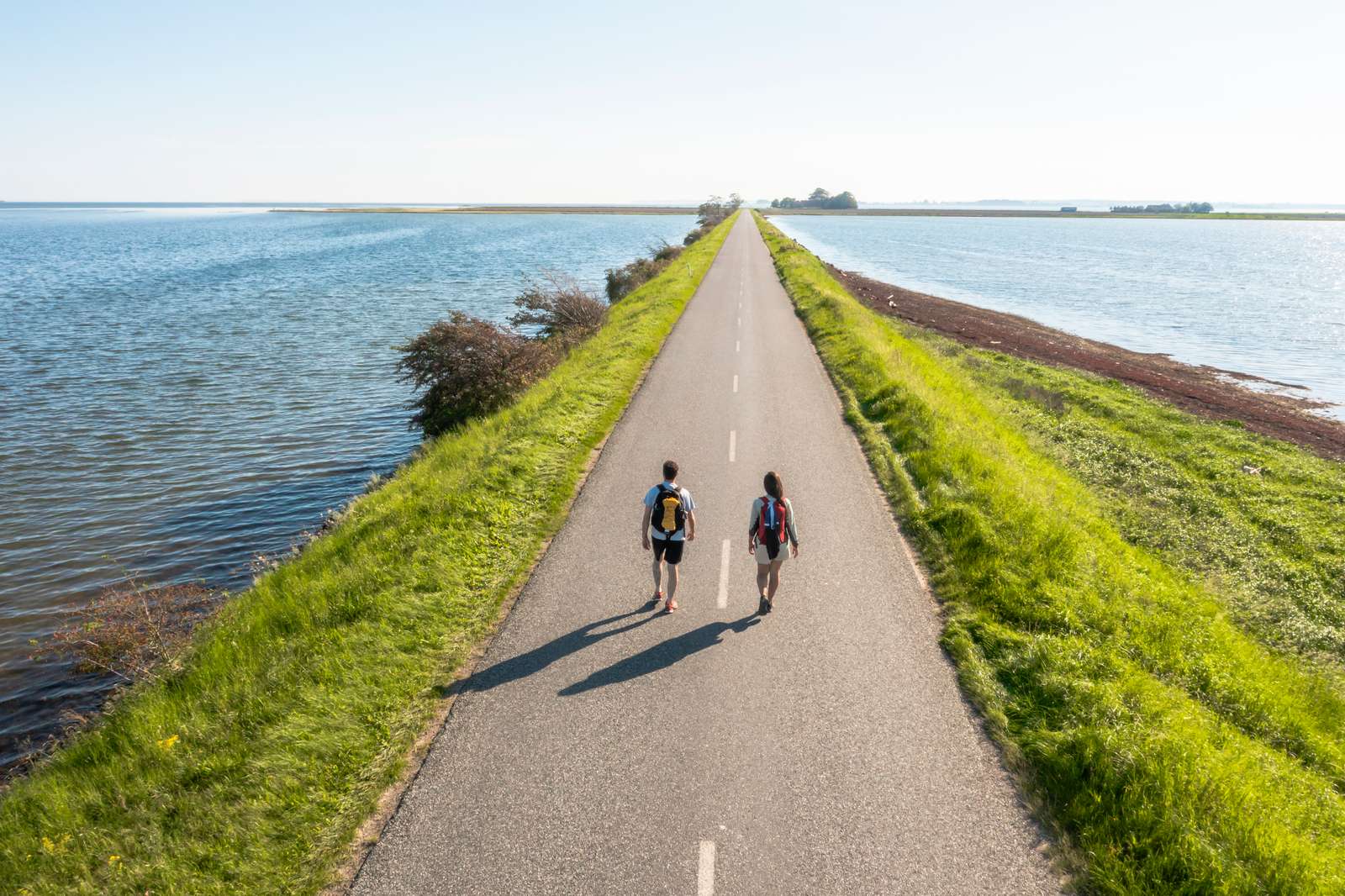 Vandrere på Fjordmino ved Alrø